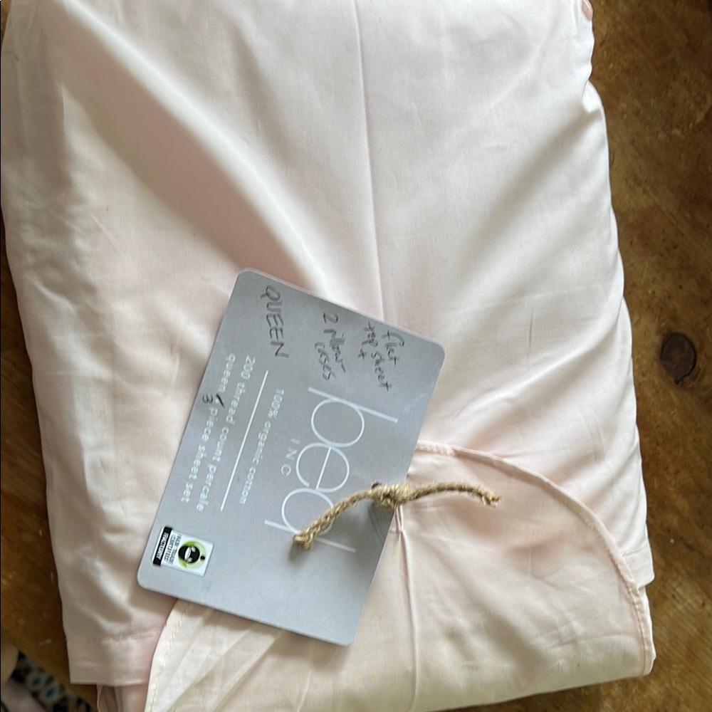 Bed Inc 100% Organic Cotton Petal Pink Flat Sheet and 2 Standard Cases NIB